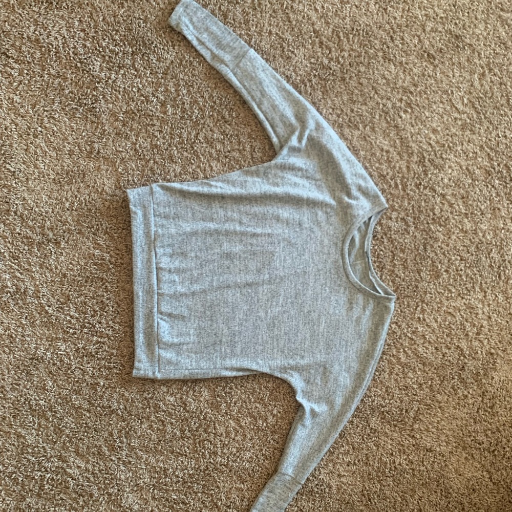 Simple gray long sleeve shirt. Comfortable Polyester material. Size small